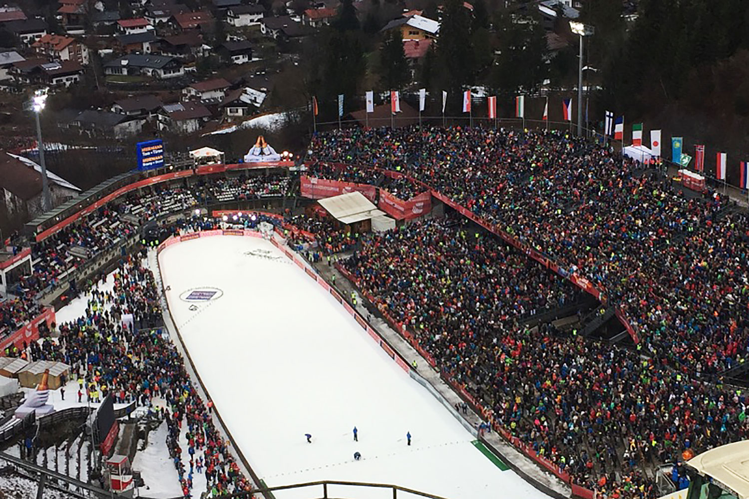 VierschanzentourneeTicker Oberstdorf knackt Zuschauerrekord in der
