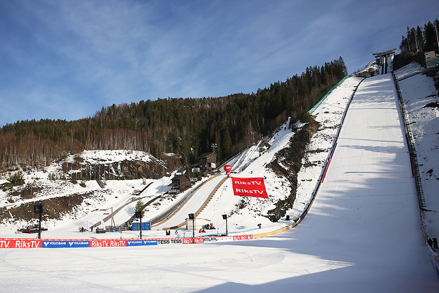 Vikersund raw air