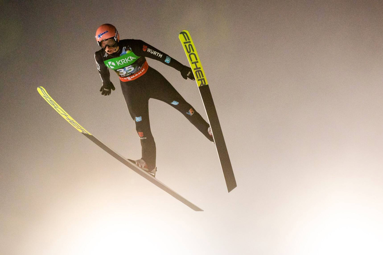 Karl Geiger führt zur Halbzeit die Skiflug-Weltmeisterschaft in Planica an