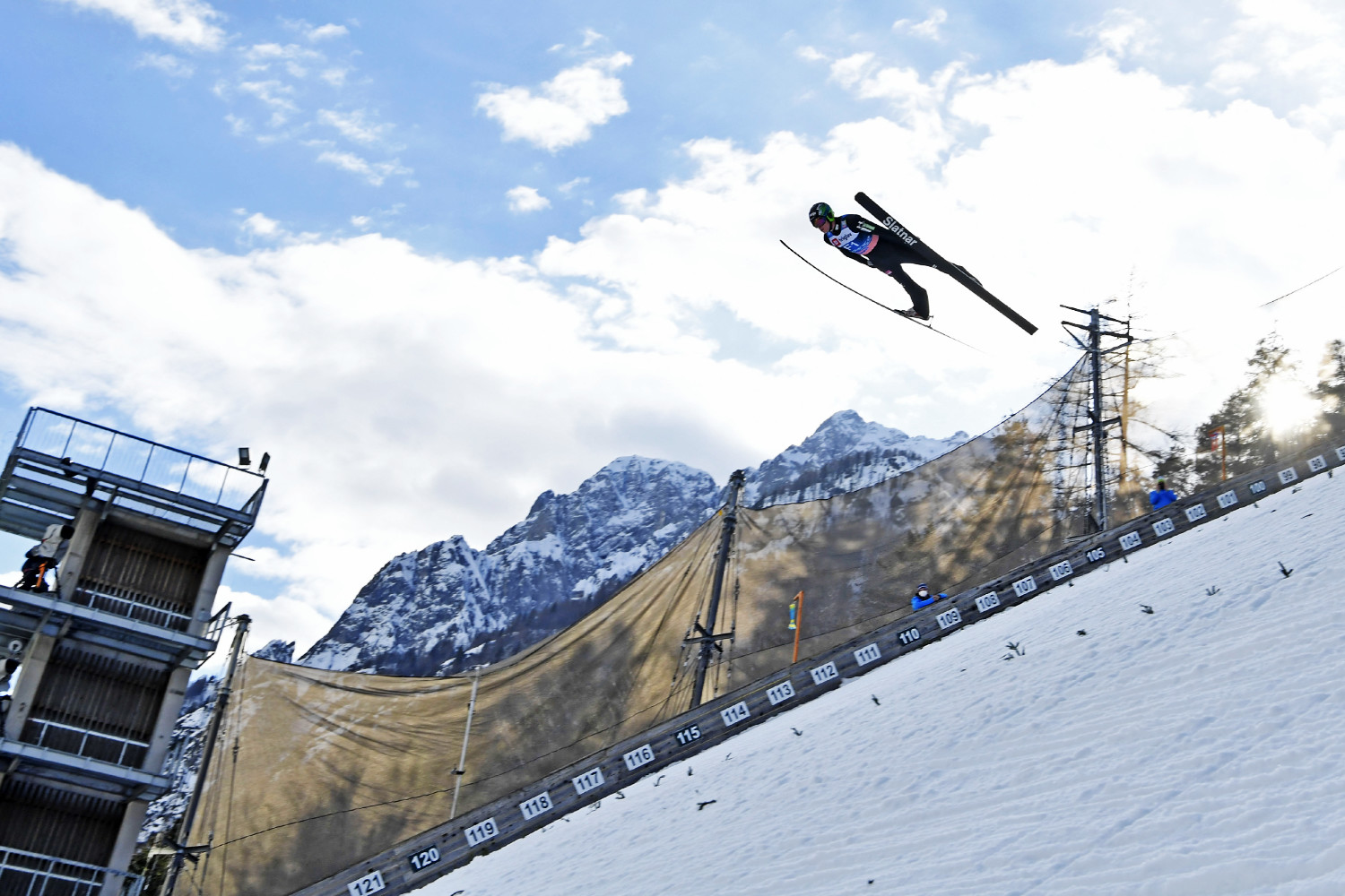 Live broadcast: First single skater to fly to the World Cup Finals in Planica
