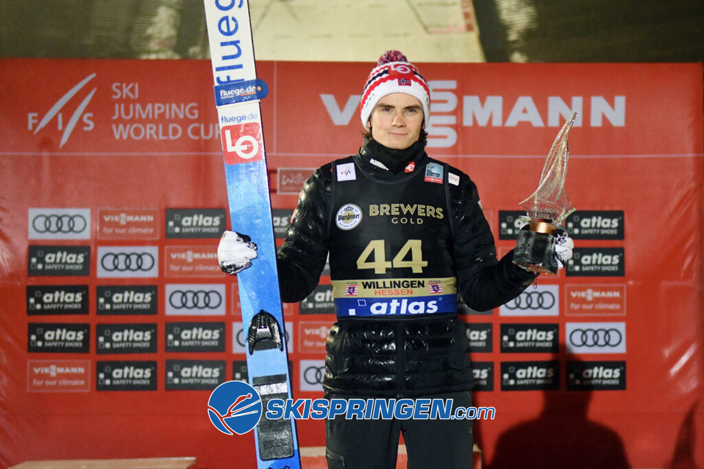 Marius Lindvik jubelt in Willingen