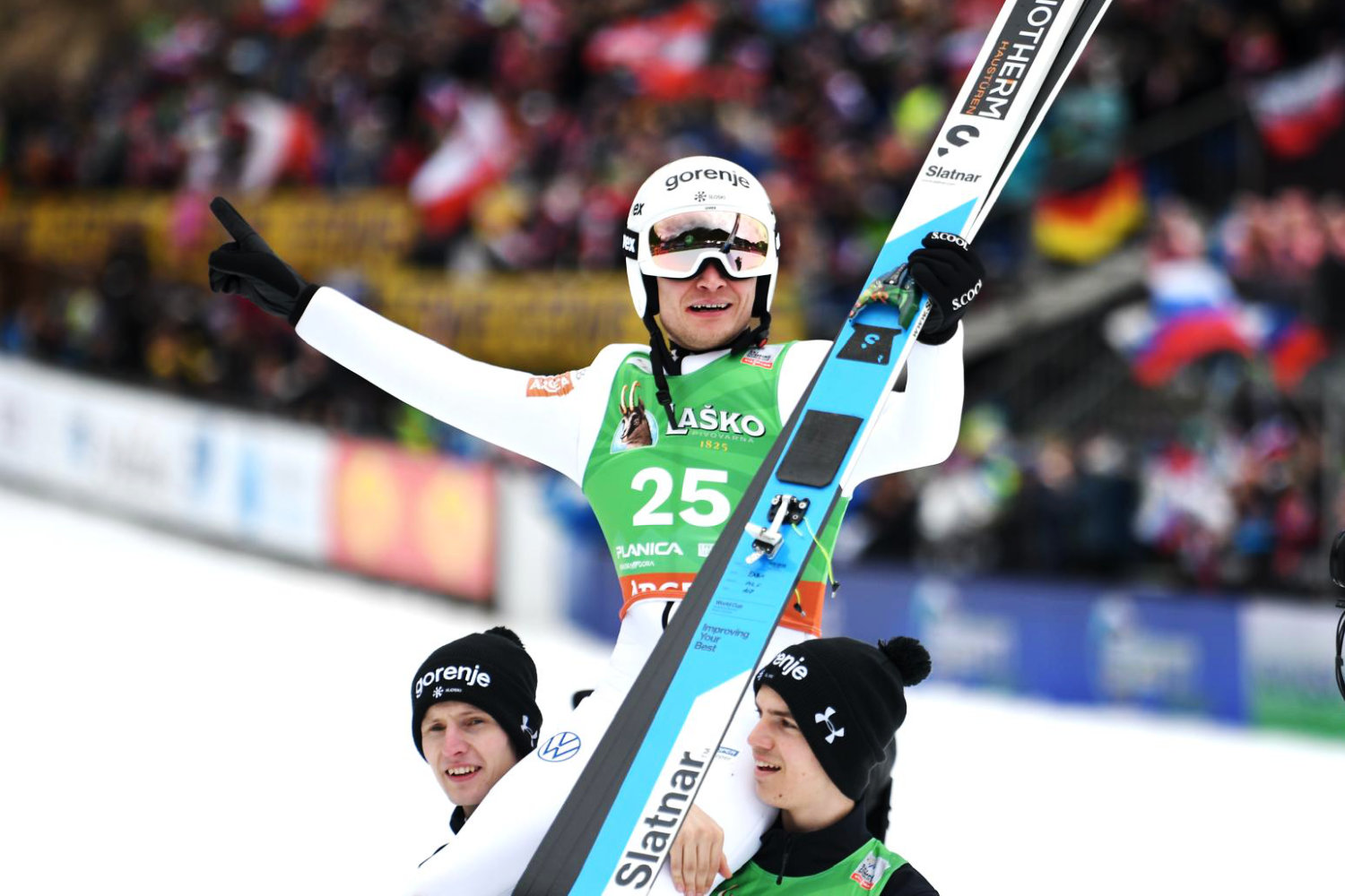 Skifliegen-Weltrekord-Domen-Prevc-fliegt-in-Planica-Bestweite-doch-Anze-Lanisek-gewinnt