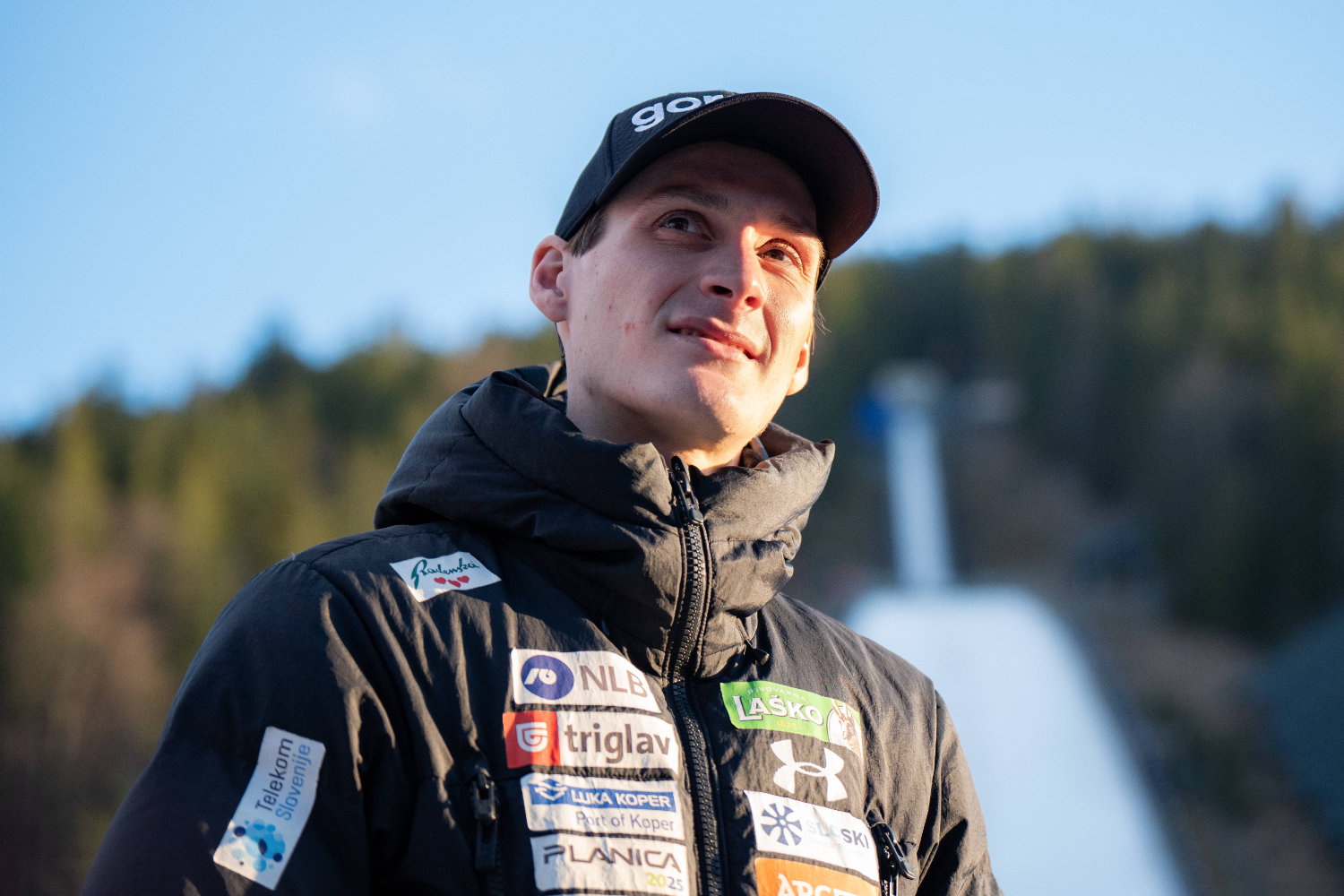 150-5-Meter-Domen-Prevc-berrascht-mit-Schanzenrekord-bei-Show-Skispringen-in-Zakopane